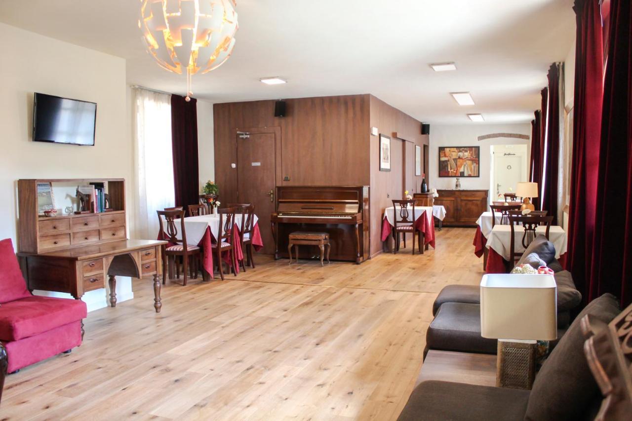 Le Stanze Della Musica Hotel Borgomale Bagian luar foto