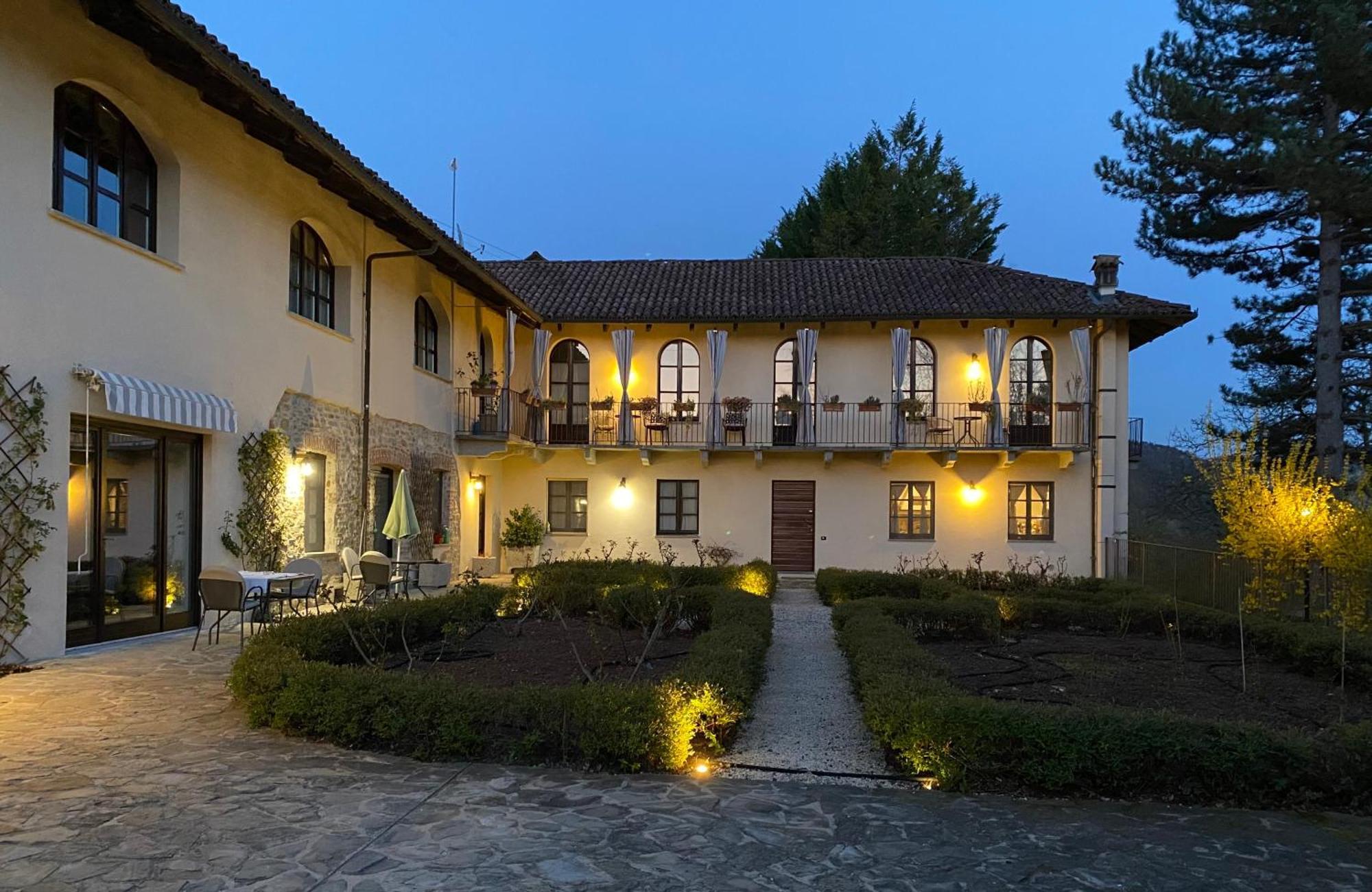 Le Stanze Della Musica Hotel Borgomale Bagian luar foto