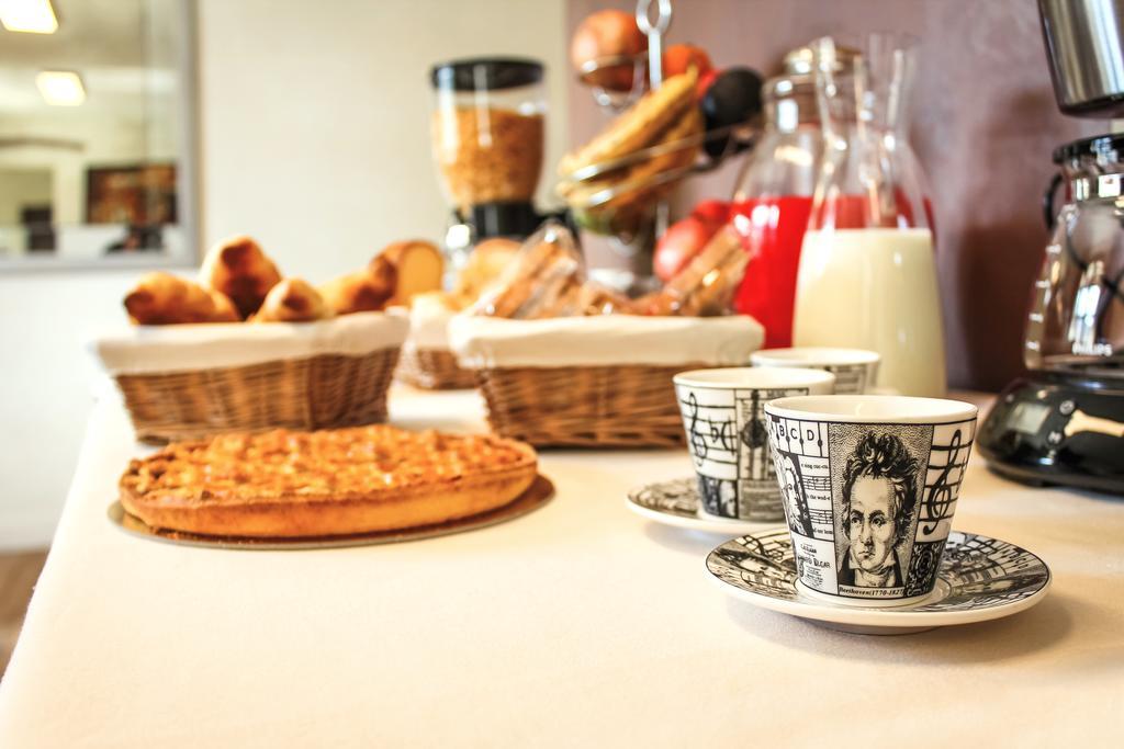 Le Stanze Della Musica Hotel Borgomale Bagian luar foto
