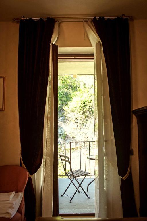 Le Stanze Della Musica Hotel Borgomale Bagian luar foto