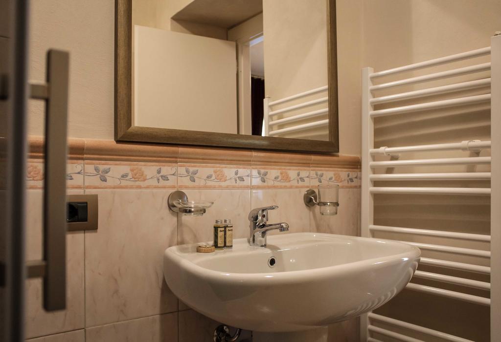 Le Stanze Della Musica Hotel Borgomale Bagian luar foto